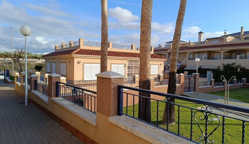 Resale - Apartment -
Pilar de la Horadada - Riomar