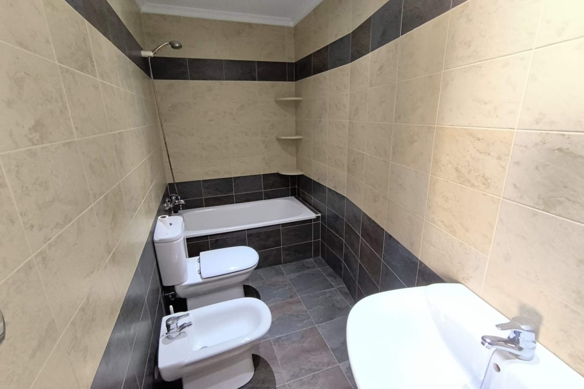 Resale - Apartment -
Sax - Inland