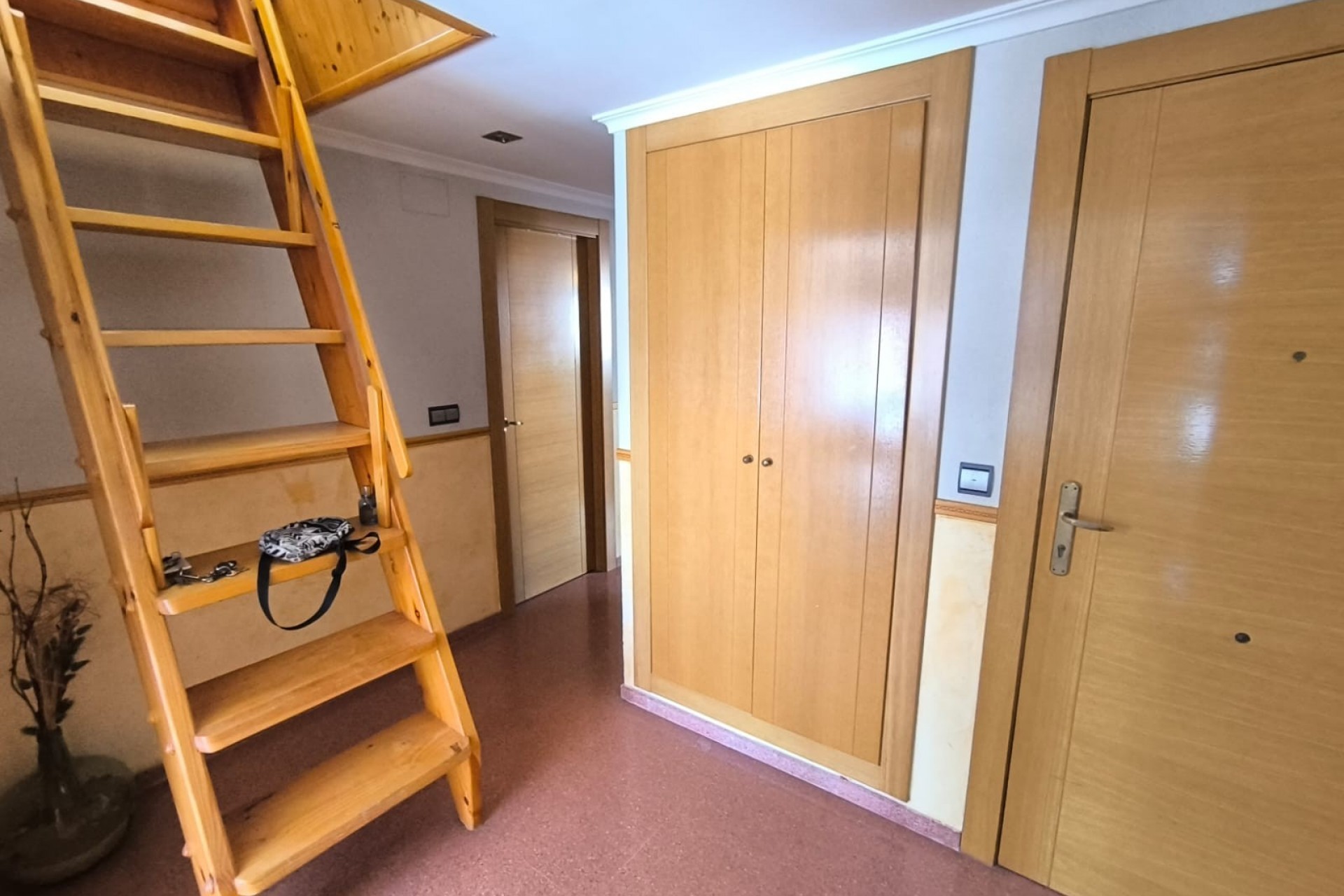 Resale - Apartment -
Sax - Inland