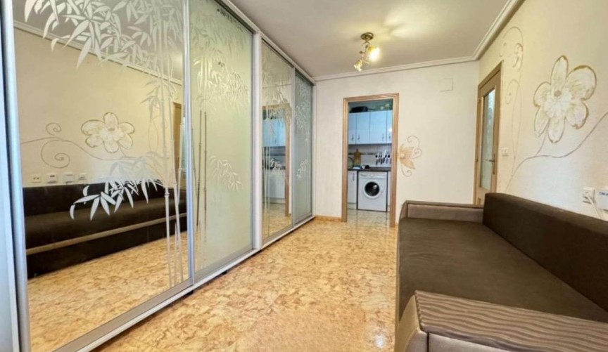 Resale - Apartment -
Torrevieja - CENTER