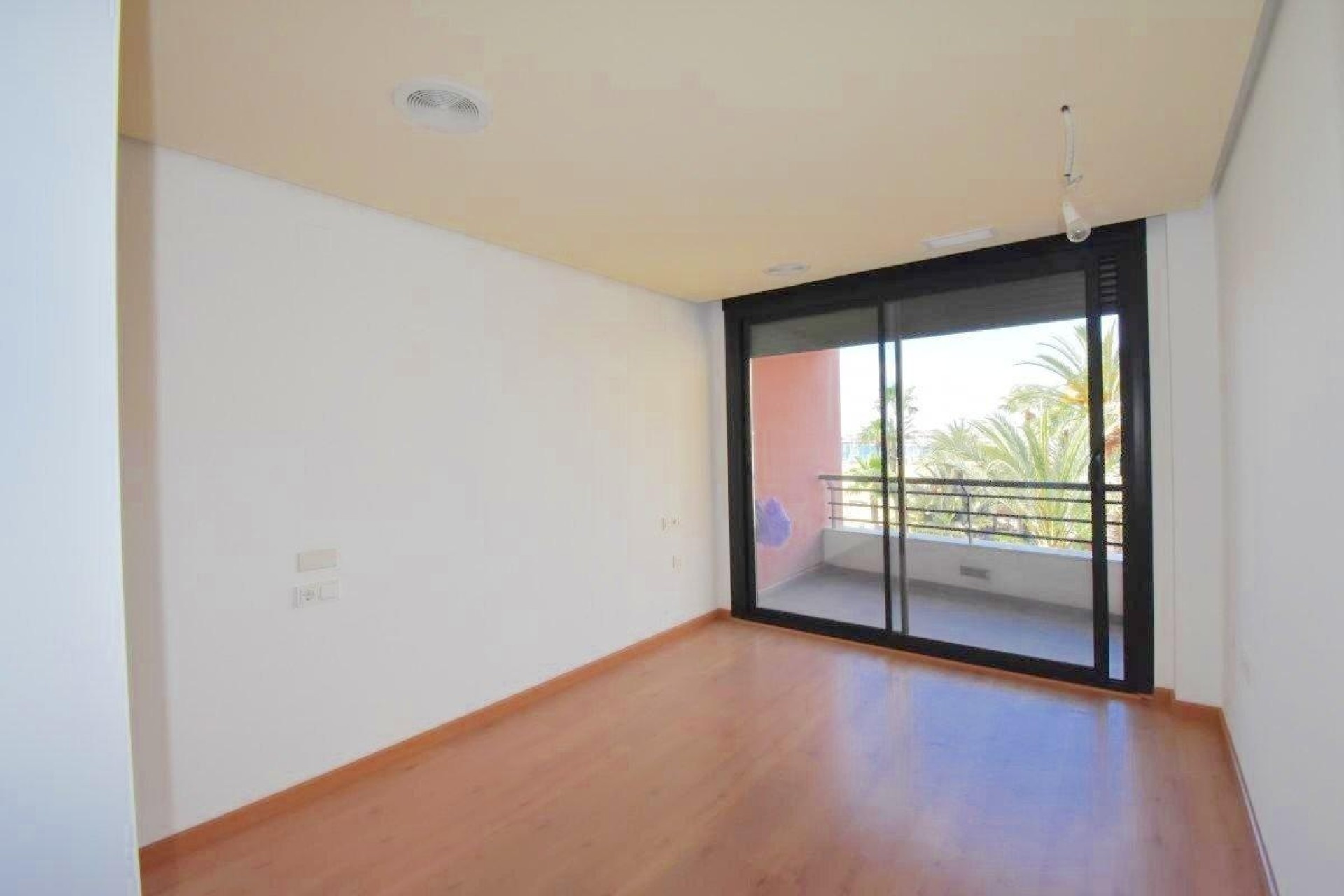 Resale - Apartment -
Torrevieja - Centro - Muelle Pesquero