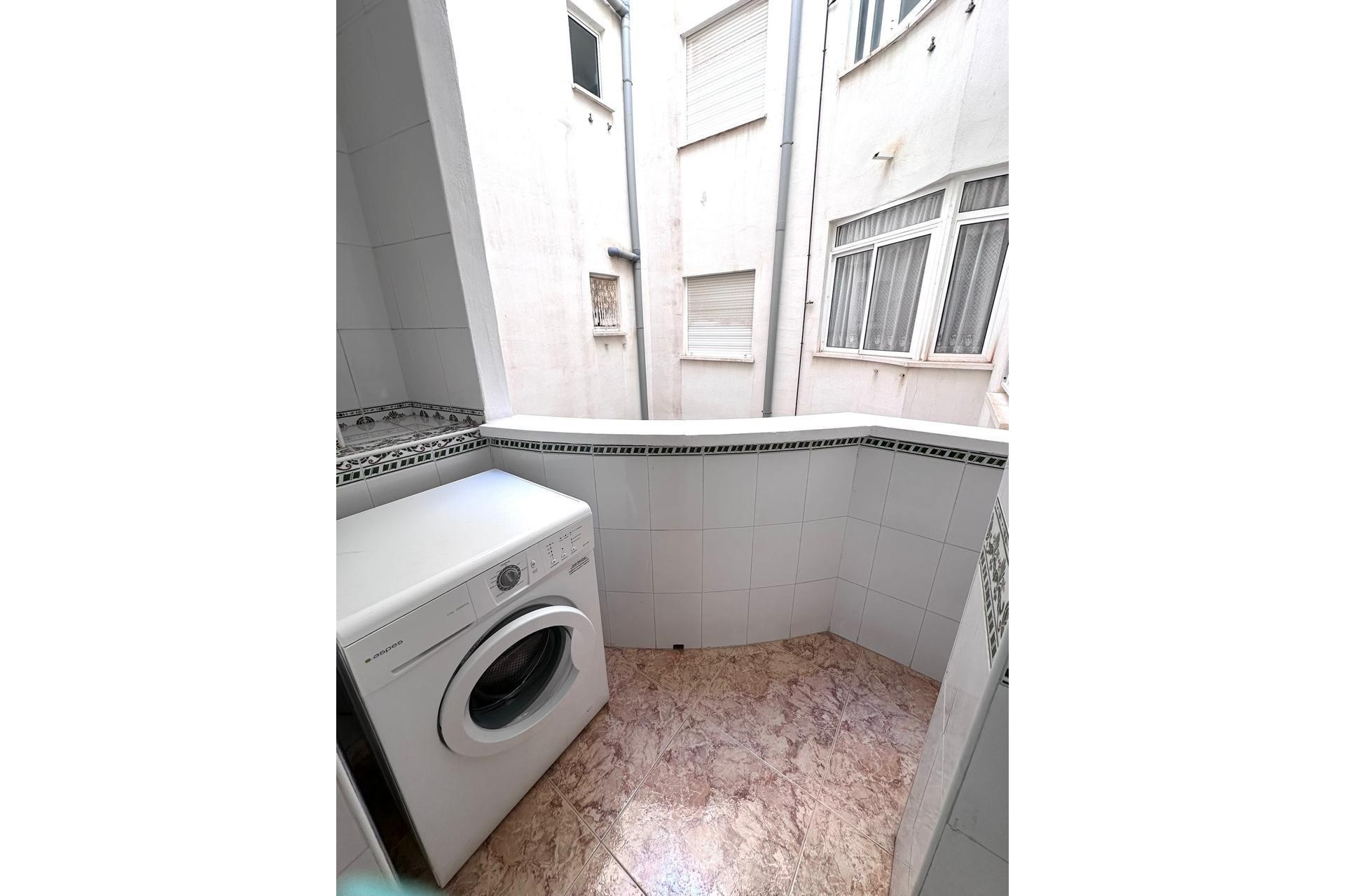 Resale - Apartment -
Torrevieja - Centro - Muelle Pesquero