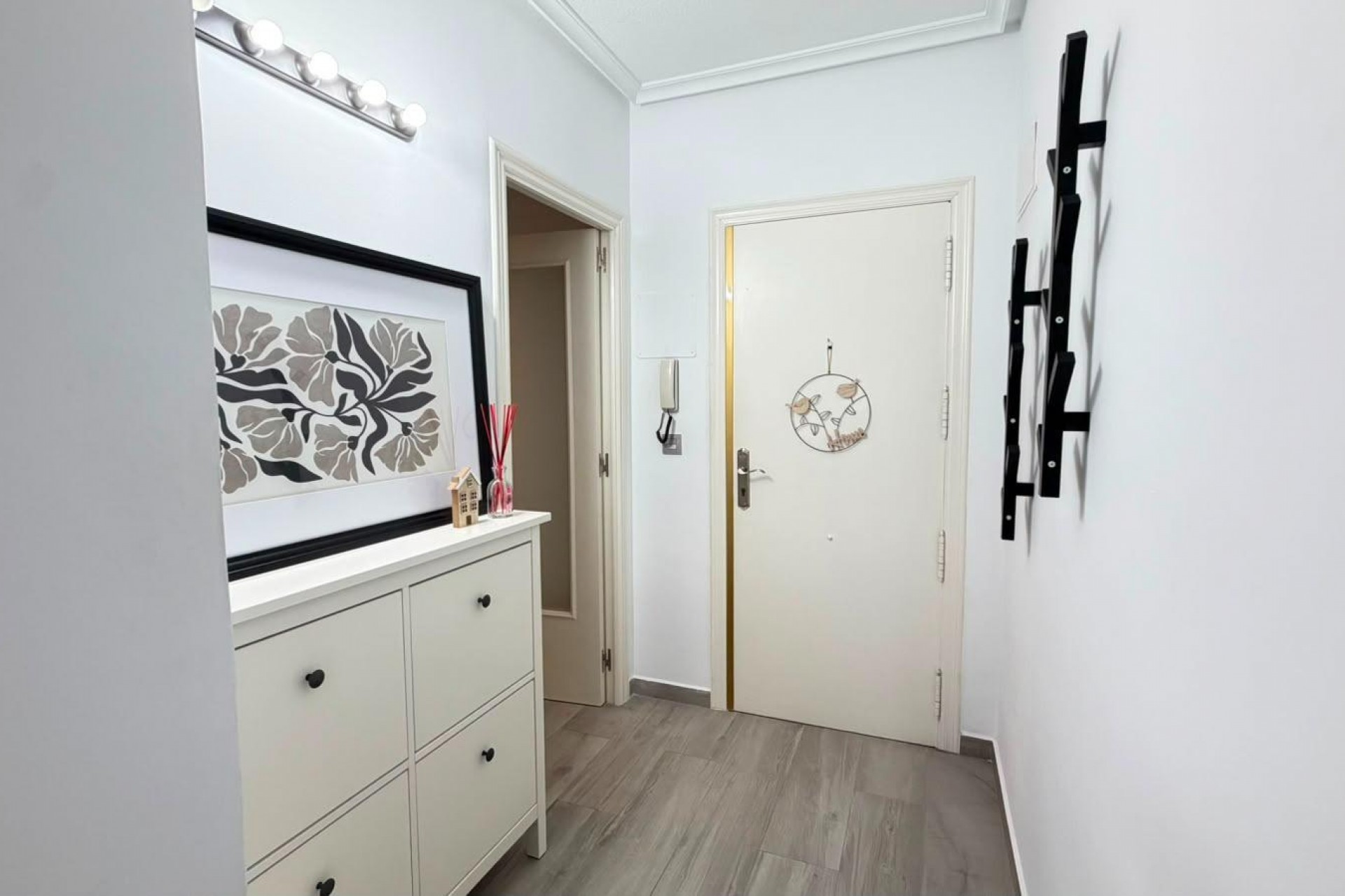 Resale - Apartment -
Torrevieja - Centro - Muelle Pesquero