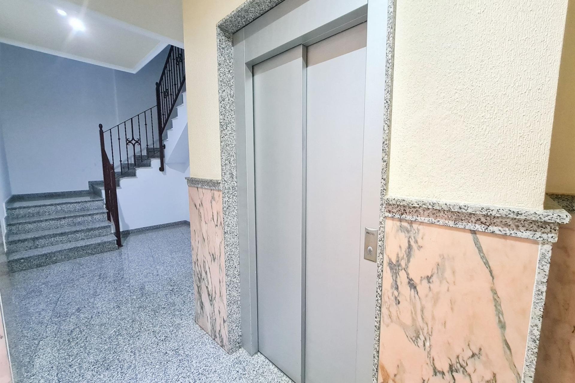 Resale - Apartment -
Torrevieja - Centro