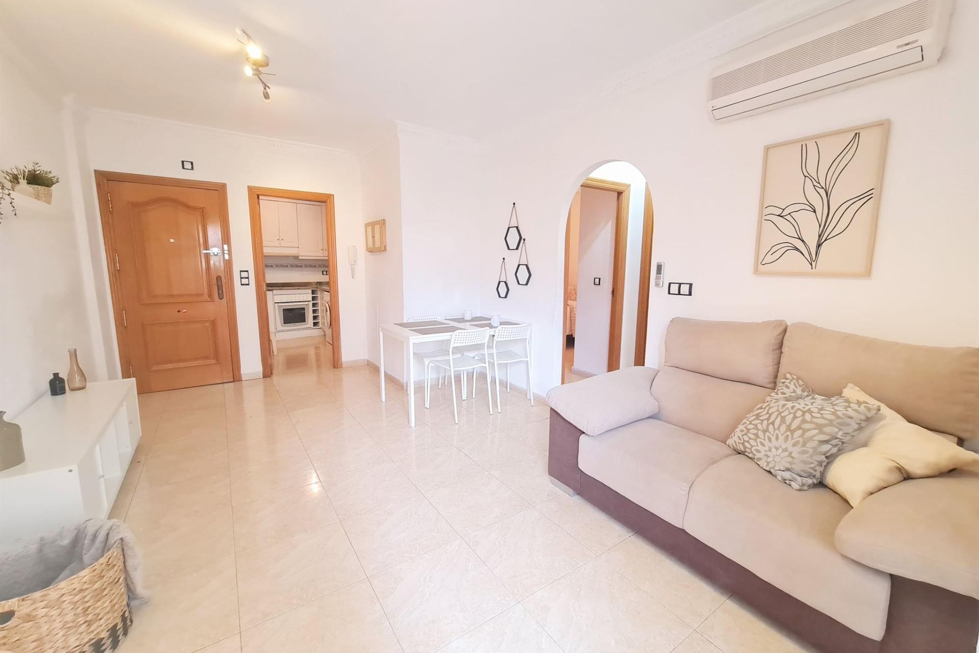 Resale - Apartment -
Torrevieja - Centro