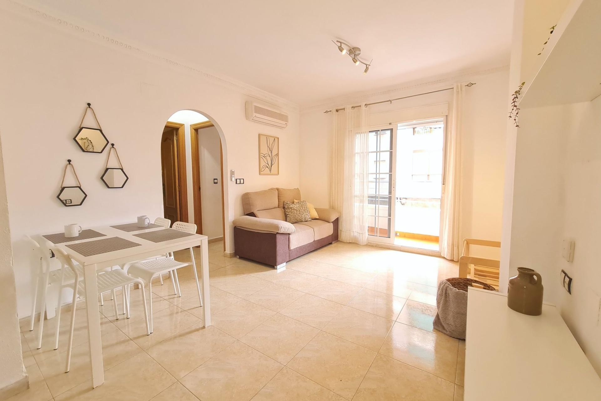 Resale - Apartment -
Torrevieja - Centro