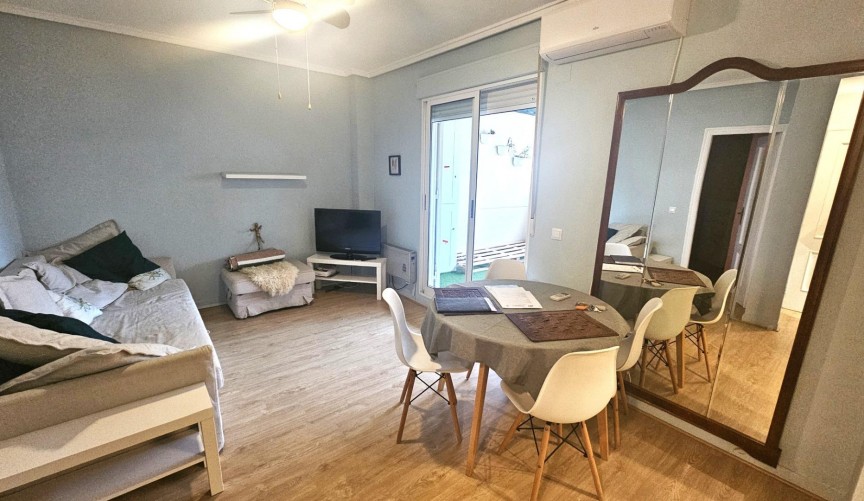 Resale - Apartment -
Torrevieja - Centro