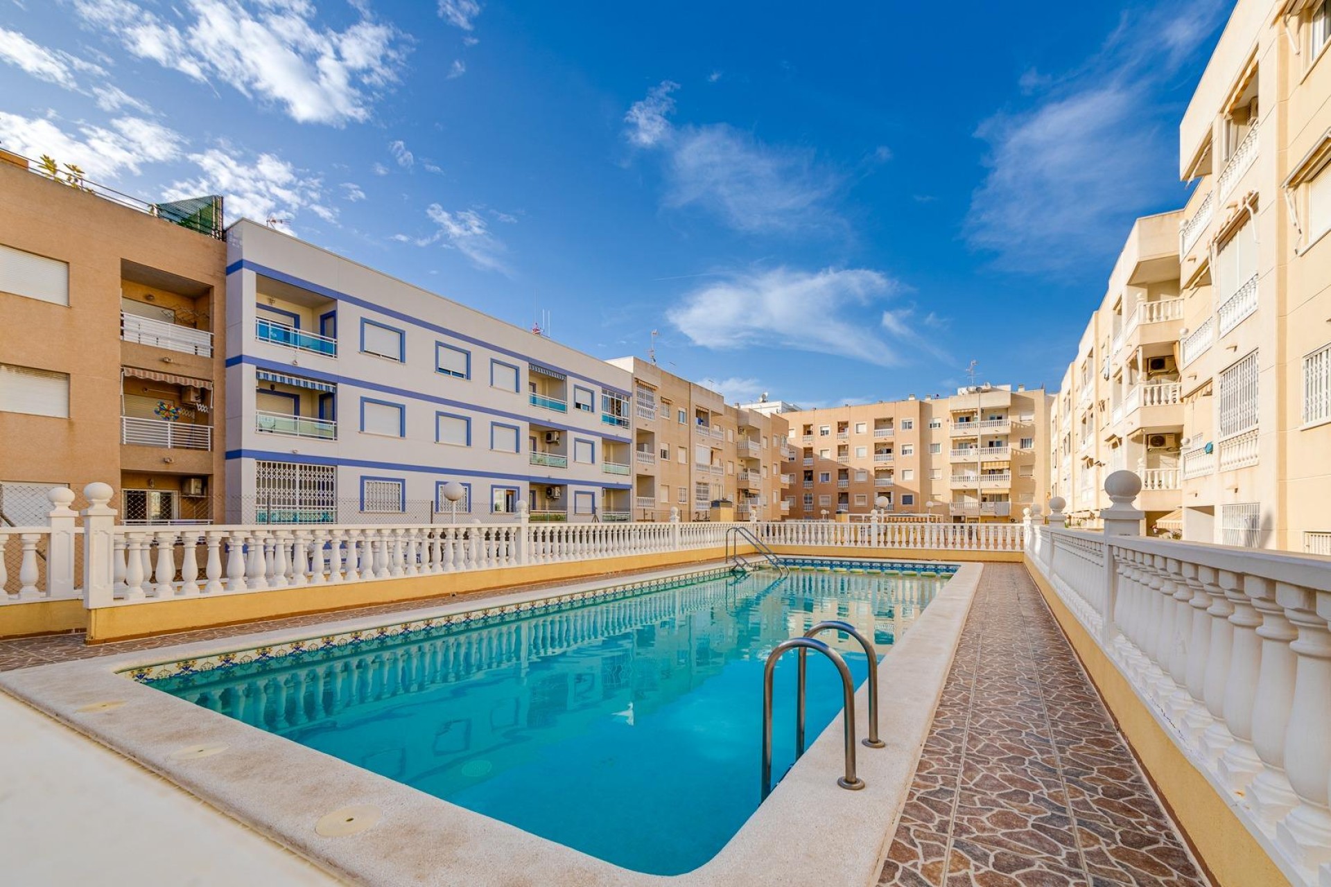 Resale - Apartment -
Torrevieja - Centro