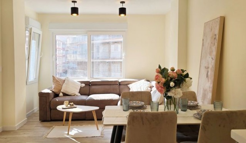 Resale - Apartment -
Torrevieja - Centro