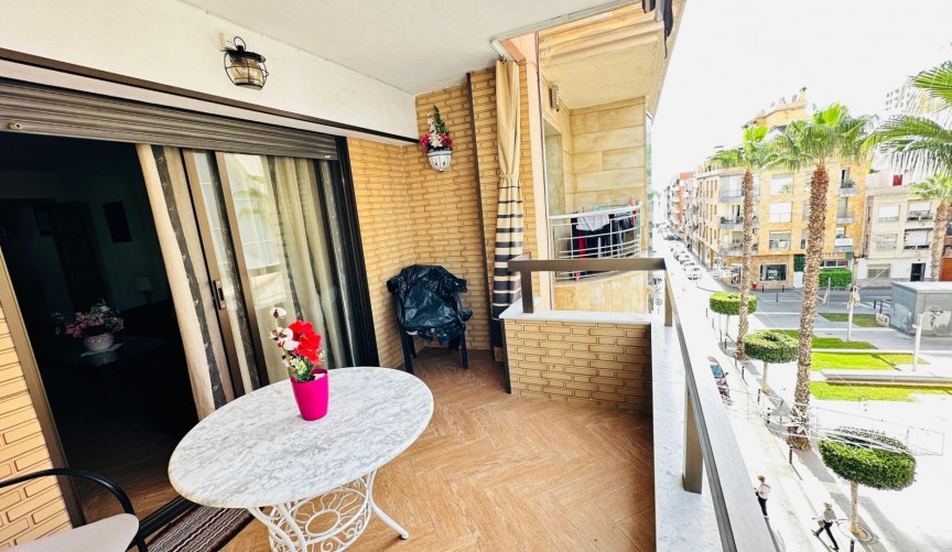 Resale - Apartment -
Torrevieja - Centro