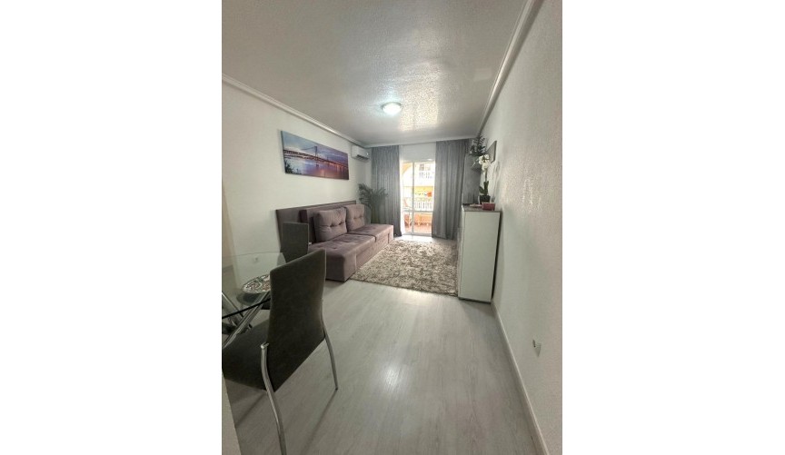 Resale - Apartment -
Torrevieja - Centro