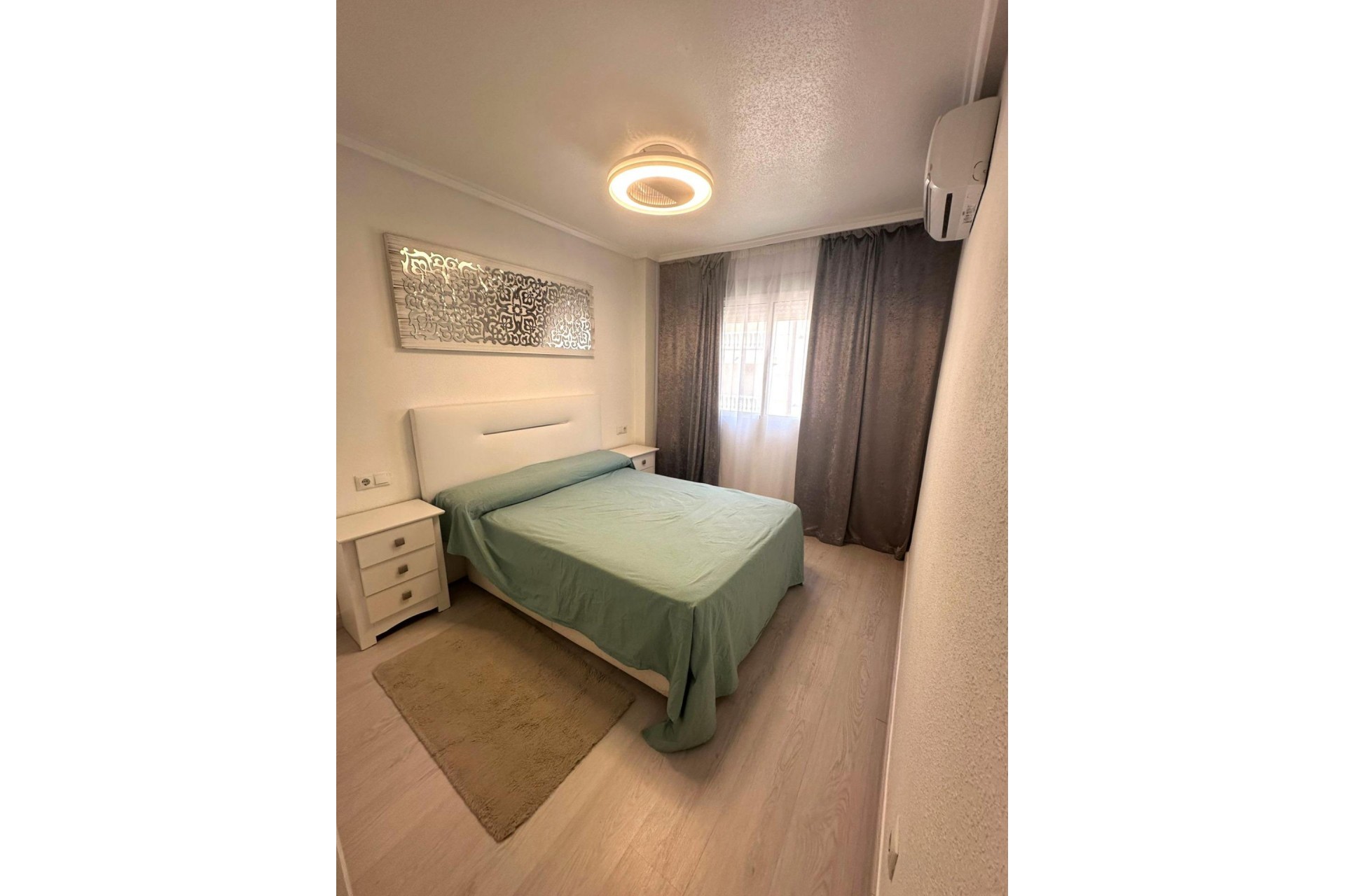 Resale - Apartment -
Torrevieja - Centro