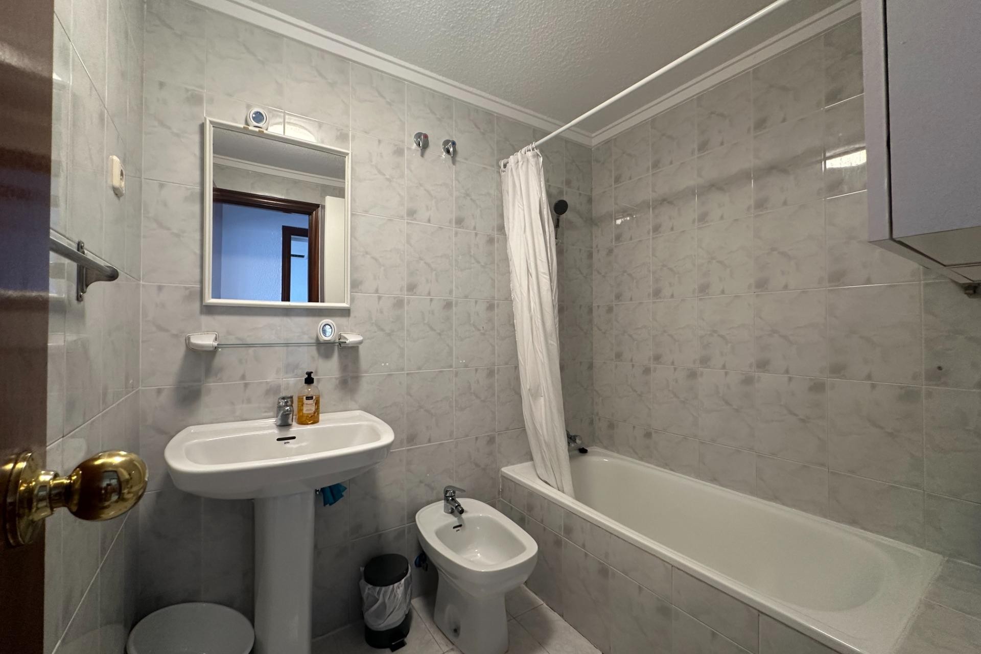 Resale - Apartment -
Torrevieja - Centro