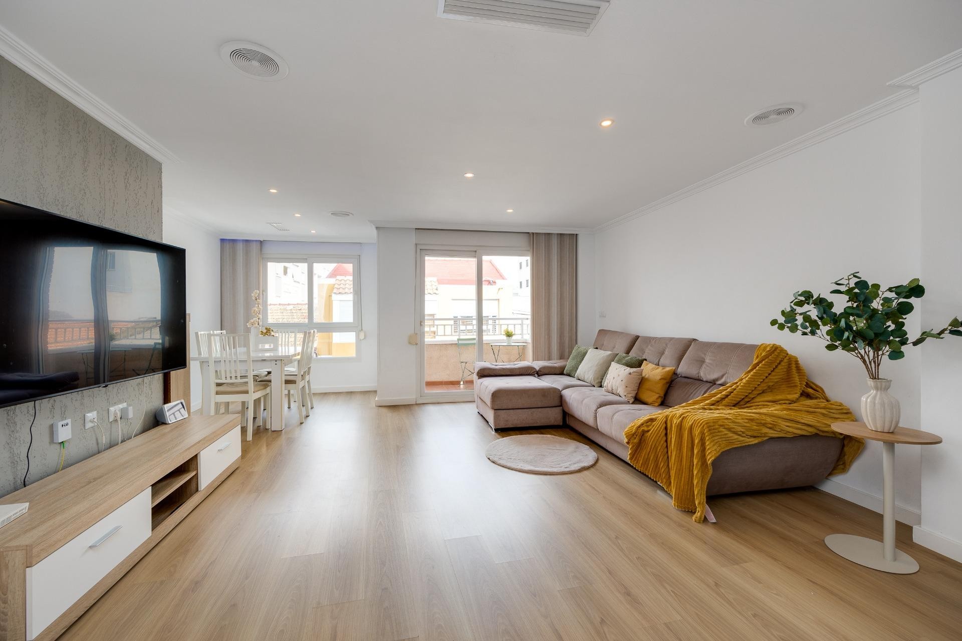 Resale - Apartment -
Torrevieja - Centro