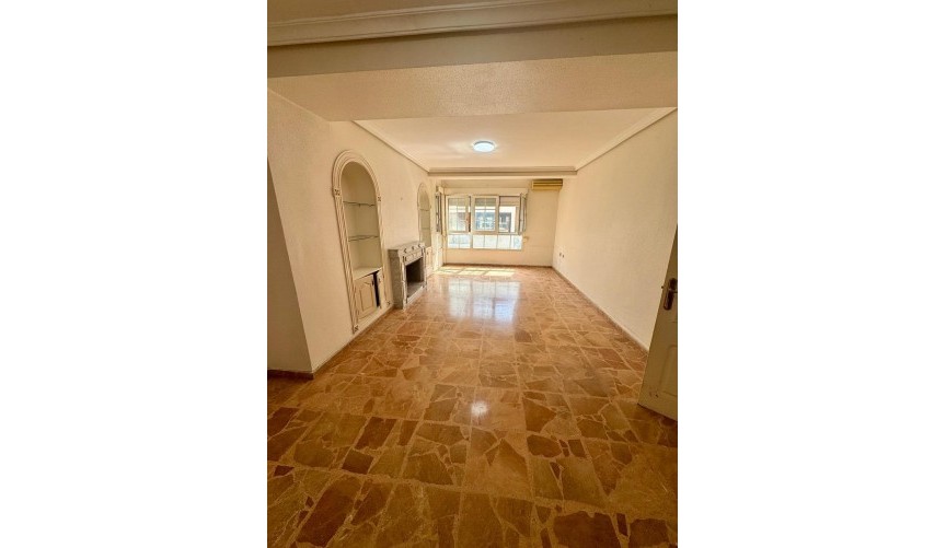 Resale - Apartment -
Torrevieja - Centro