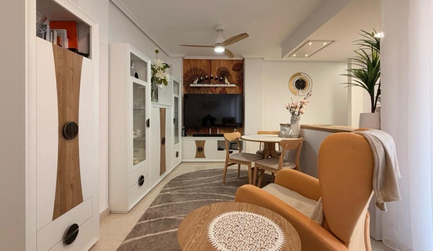 Resale - Apartment -
Torrevieja - Centro