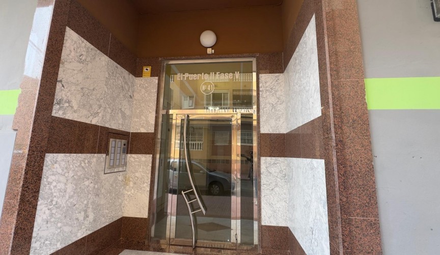 Resale - Apartment -
Torrevieja - Centro
