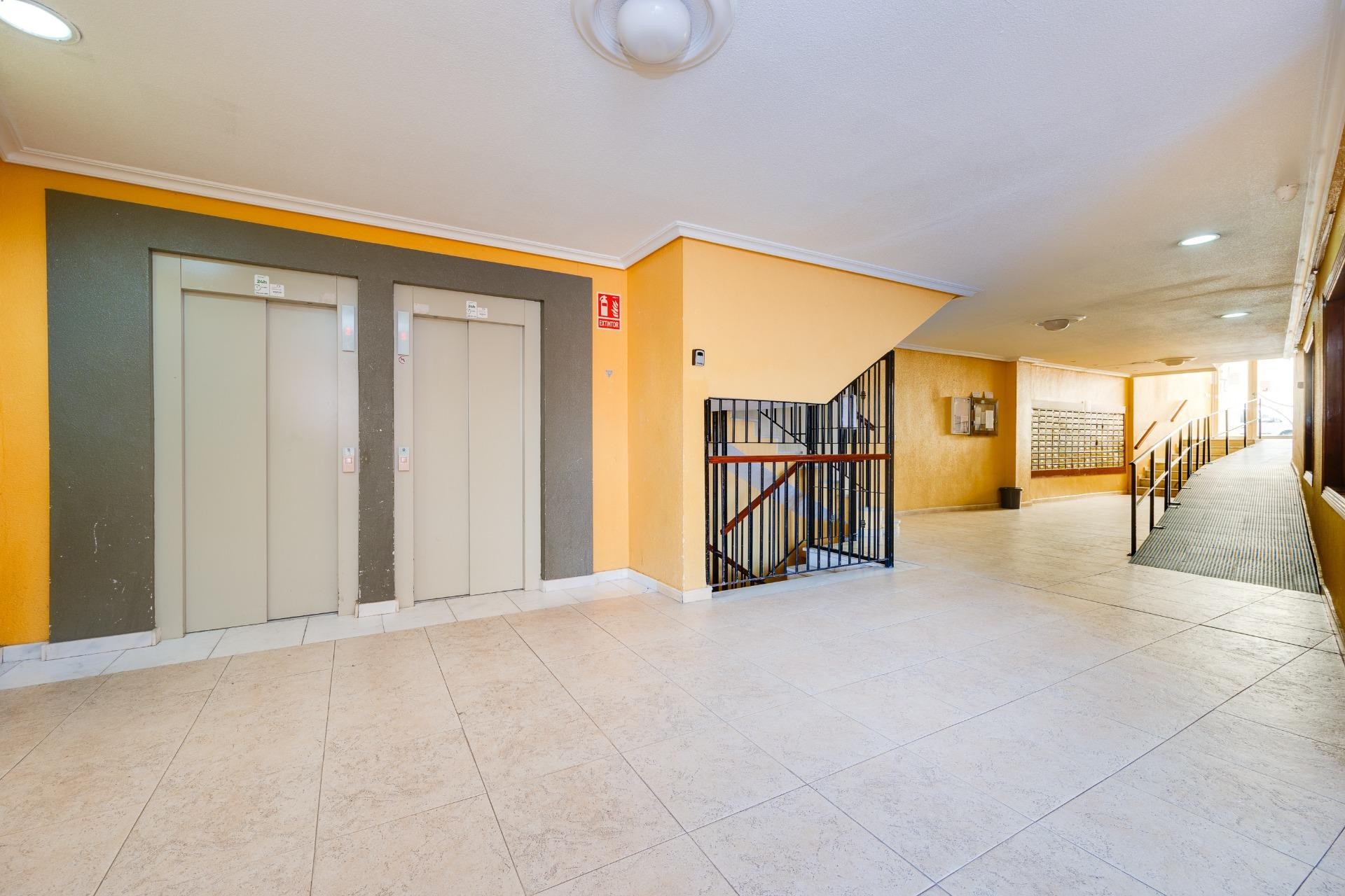 Resale - Apartment -
Torrevieja - Centro