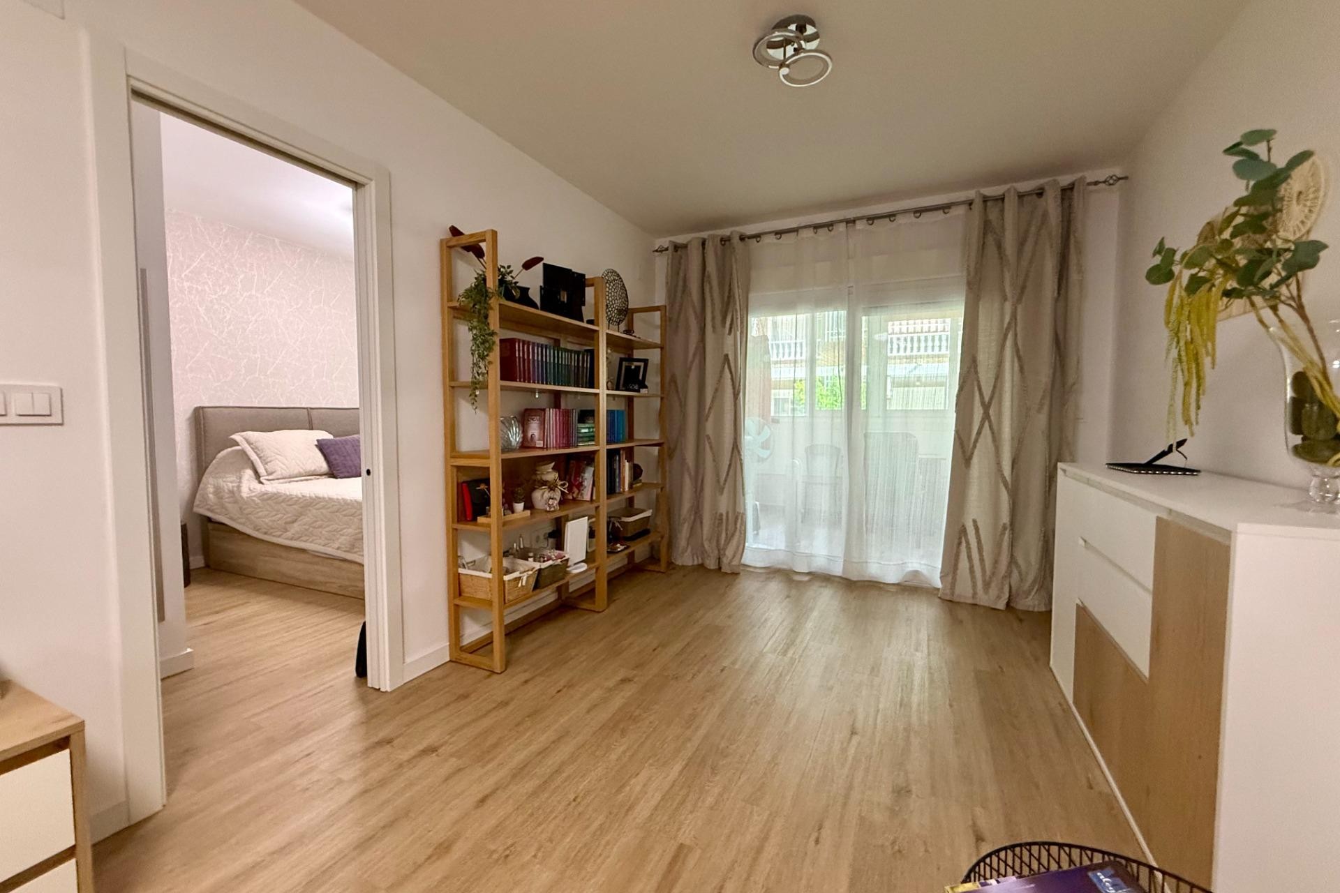 Resale - Apartment -
Torrevieja - Centro