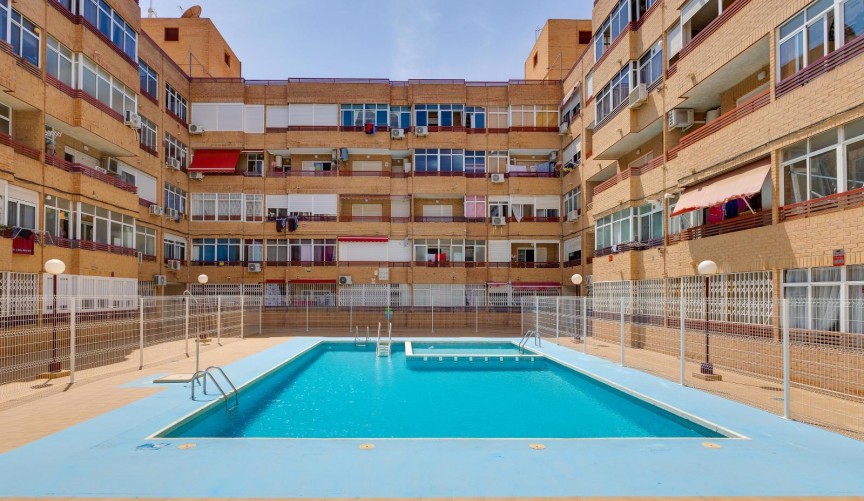 Resale - Apartment -
Torrevieja - Centro
