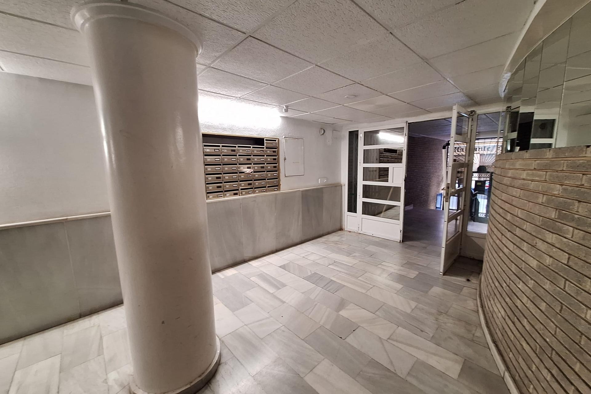 Resale - Apartment -
Torrevieja - Centro