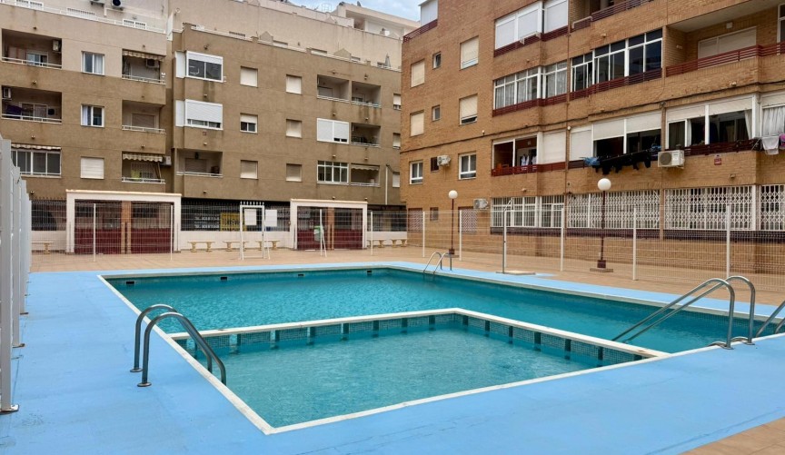 Resale - Apartment -
Torrevieja - Centro