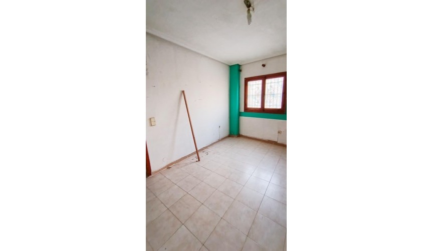 Resale - Apartment -
Torrevieja - Centro
