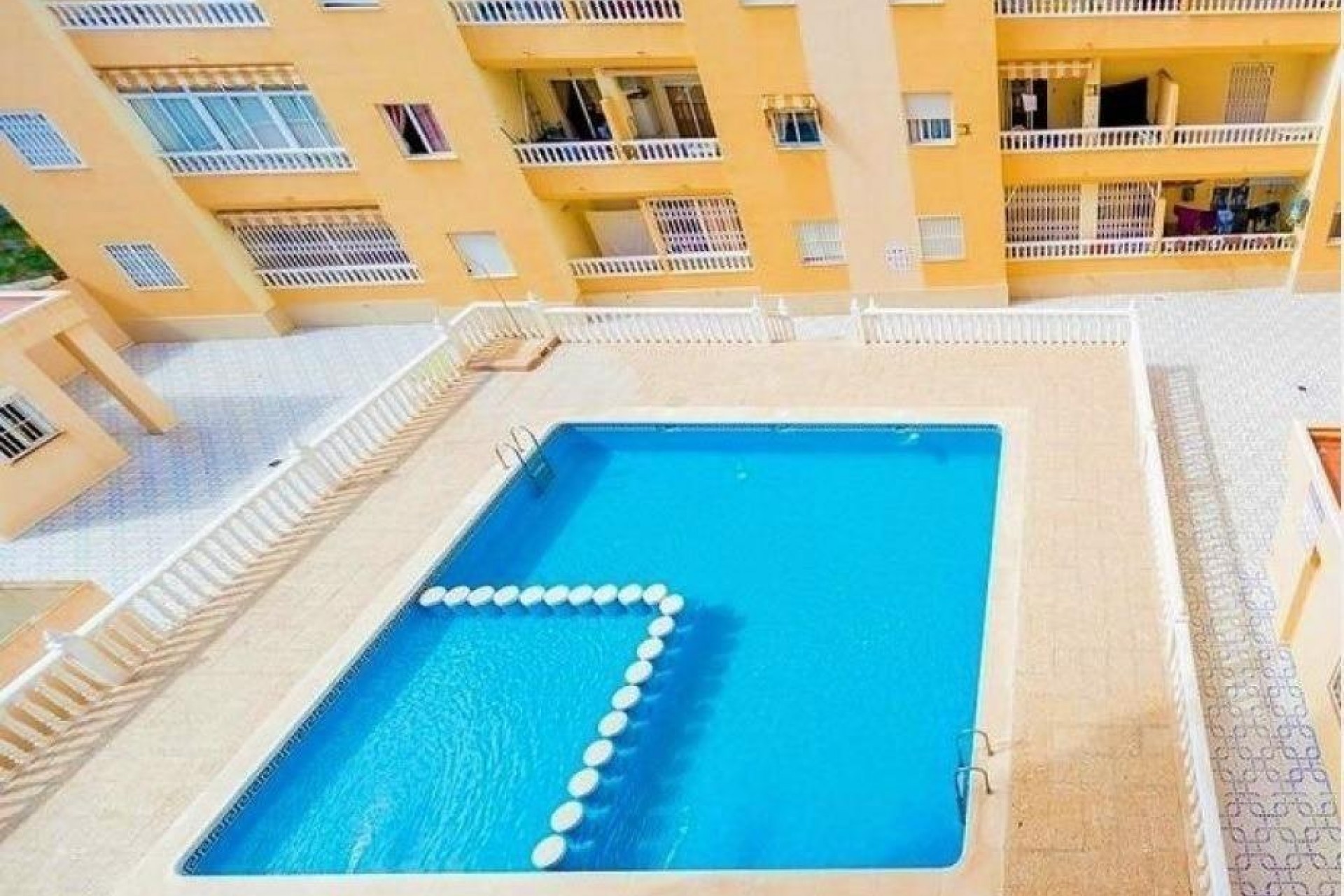 Resale - Apartment -
Torrevieja - Centro
