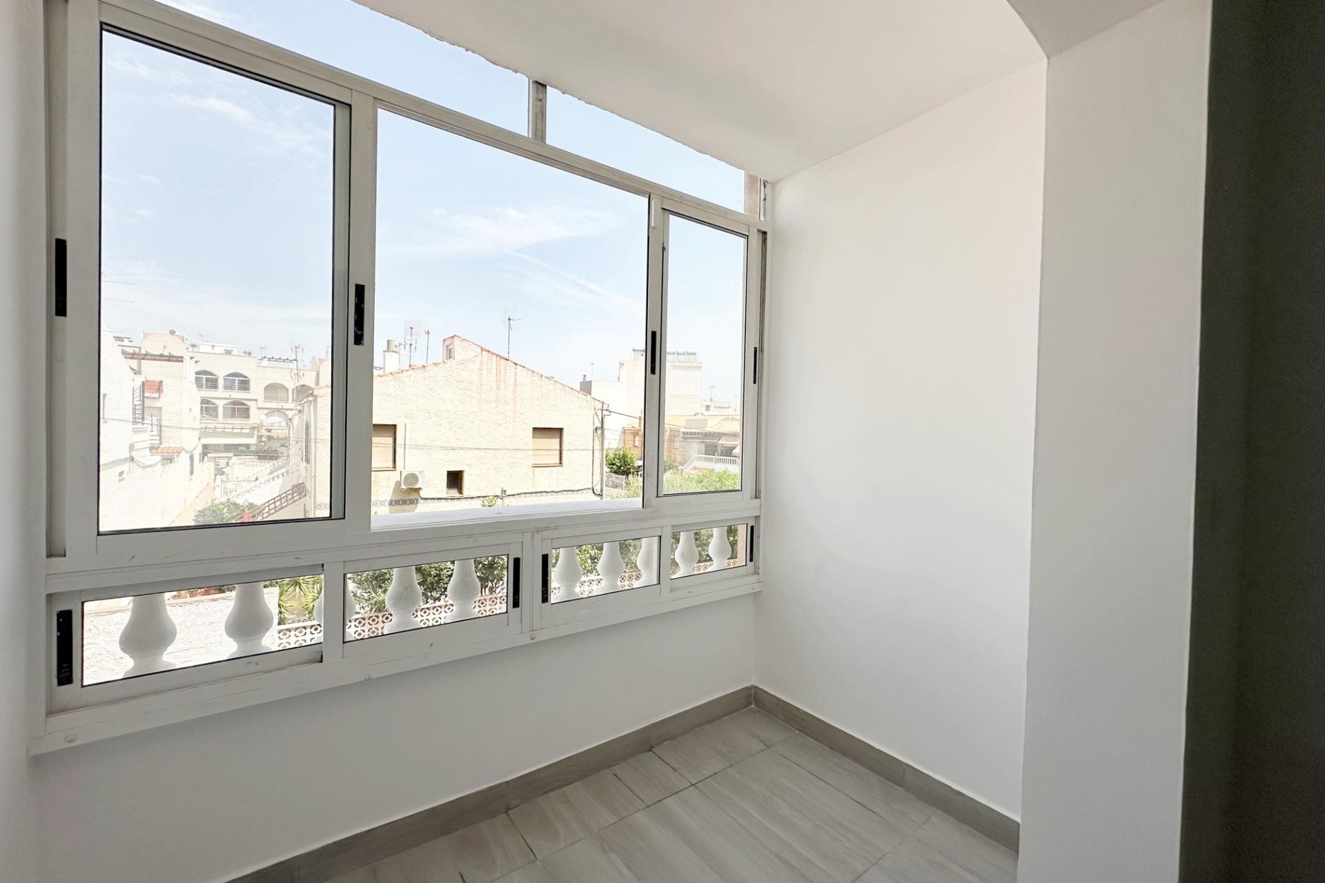 Resale - Apartment -
Torrevieja - Centro