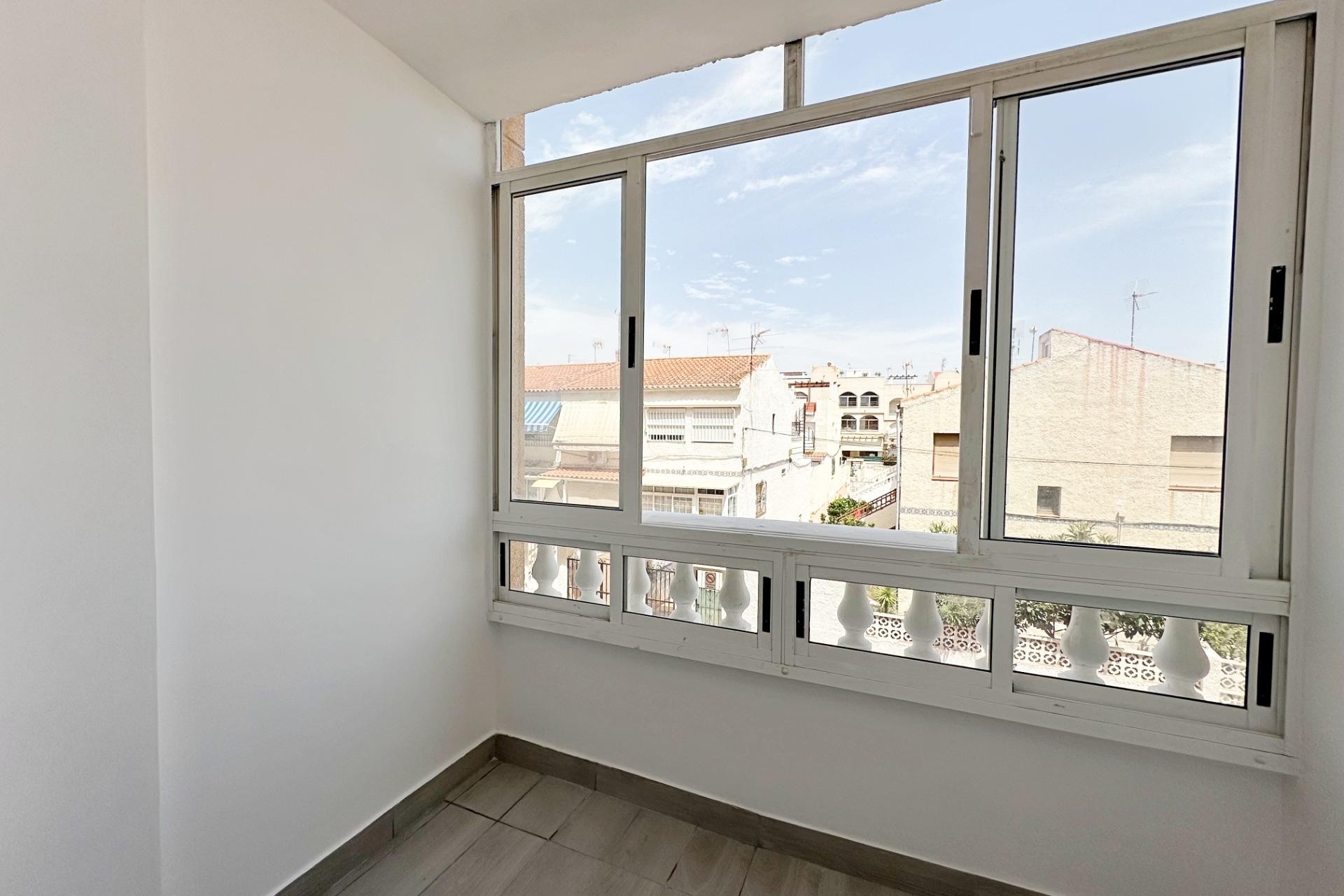 Resale - Apartment -
Torrevieja - Centro