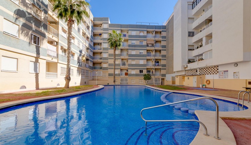 Resale - Apartment -
Torrevieja - Centro