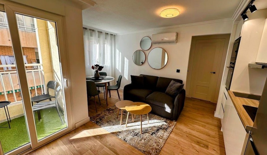 Resale - Apartment -
Torrevieja - Centro