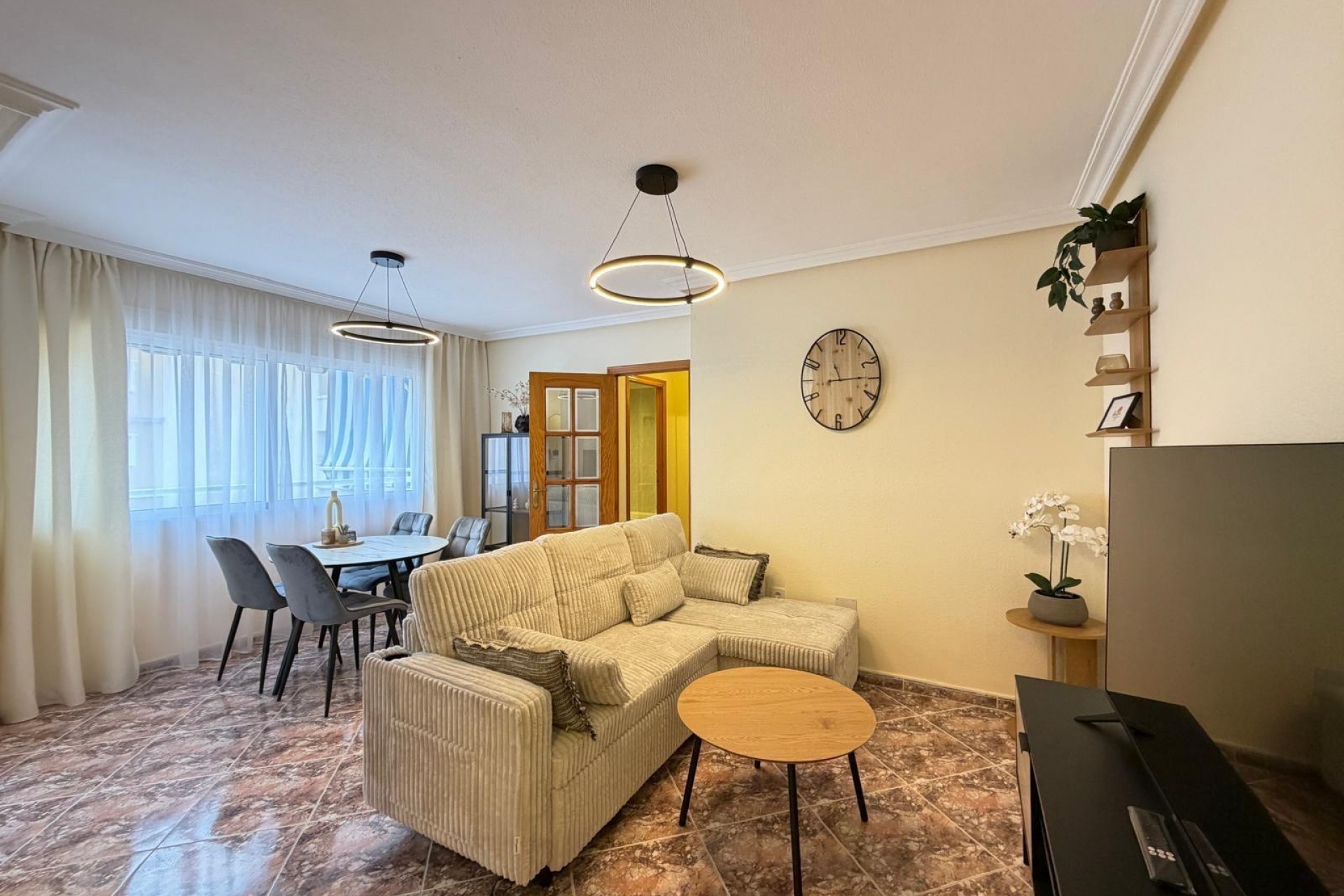 Resale - Apartment -
Torrevieja - Centro