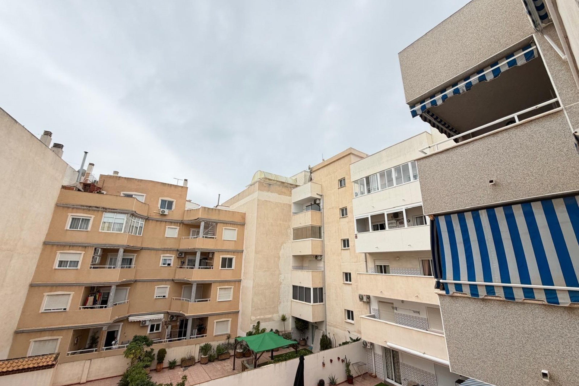 Resale - Apartment -
Torrevieja - Centro