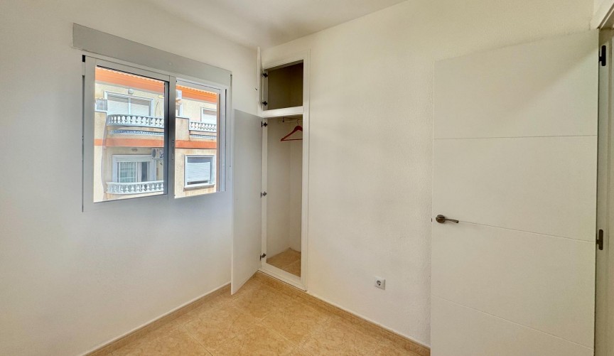 Resale - Apartment -
Torrevieja - Centro