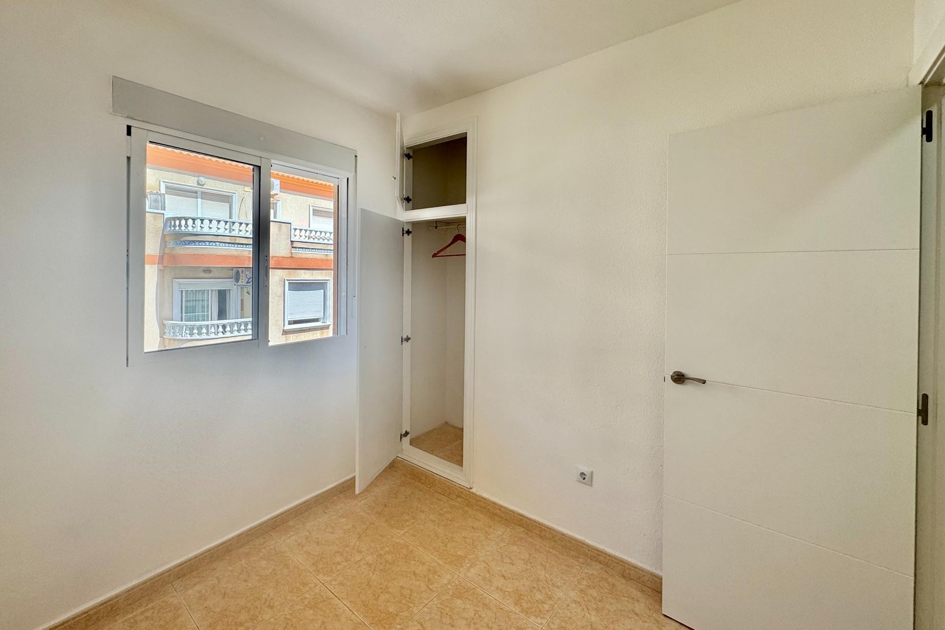 Resale - Apartment -
Torrevieja - Centro