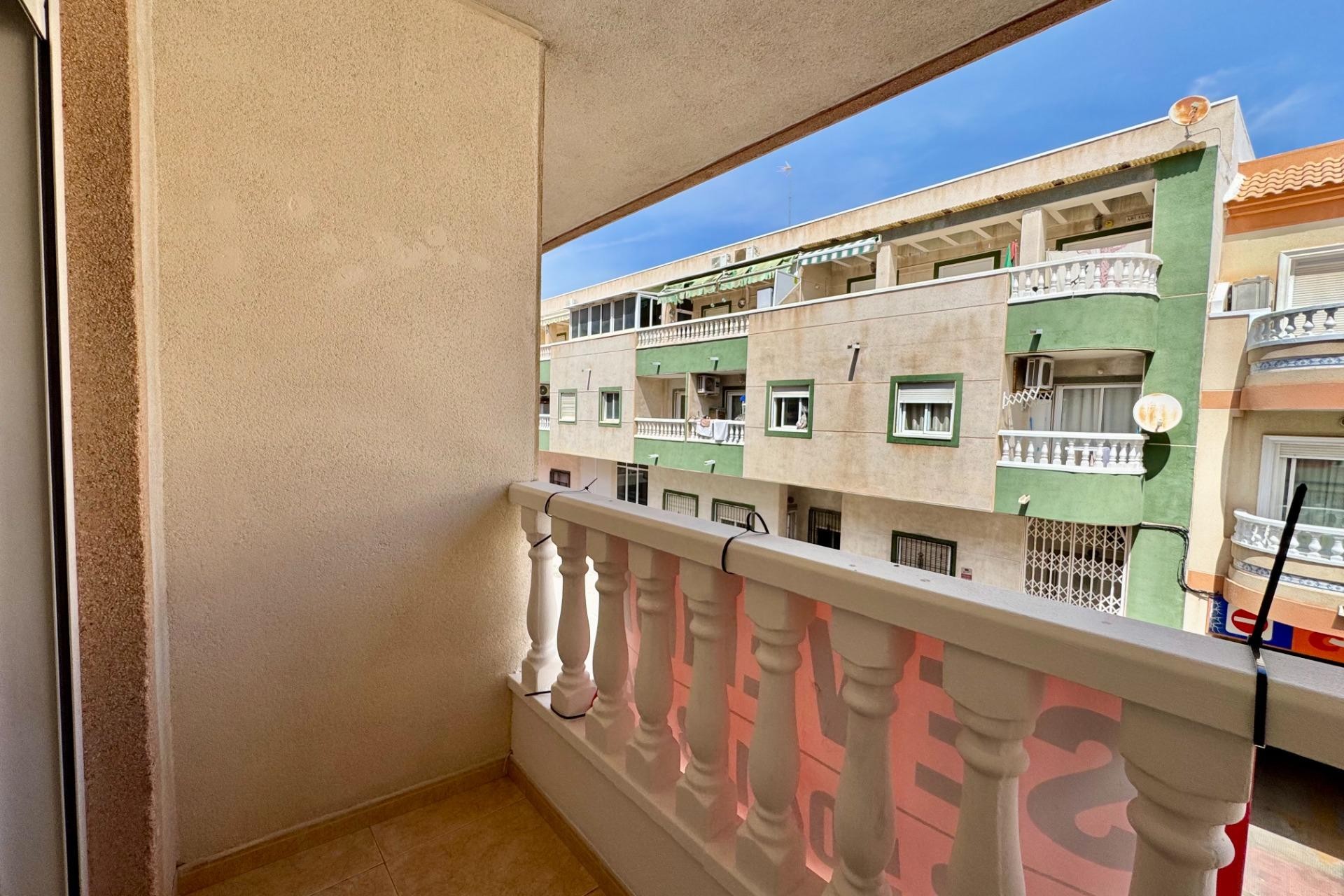 Resale - Apartment -
Torrevieja - Centro