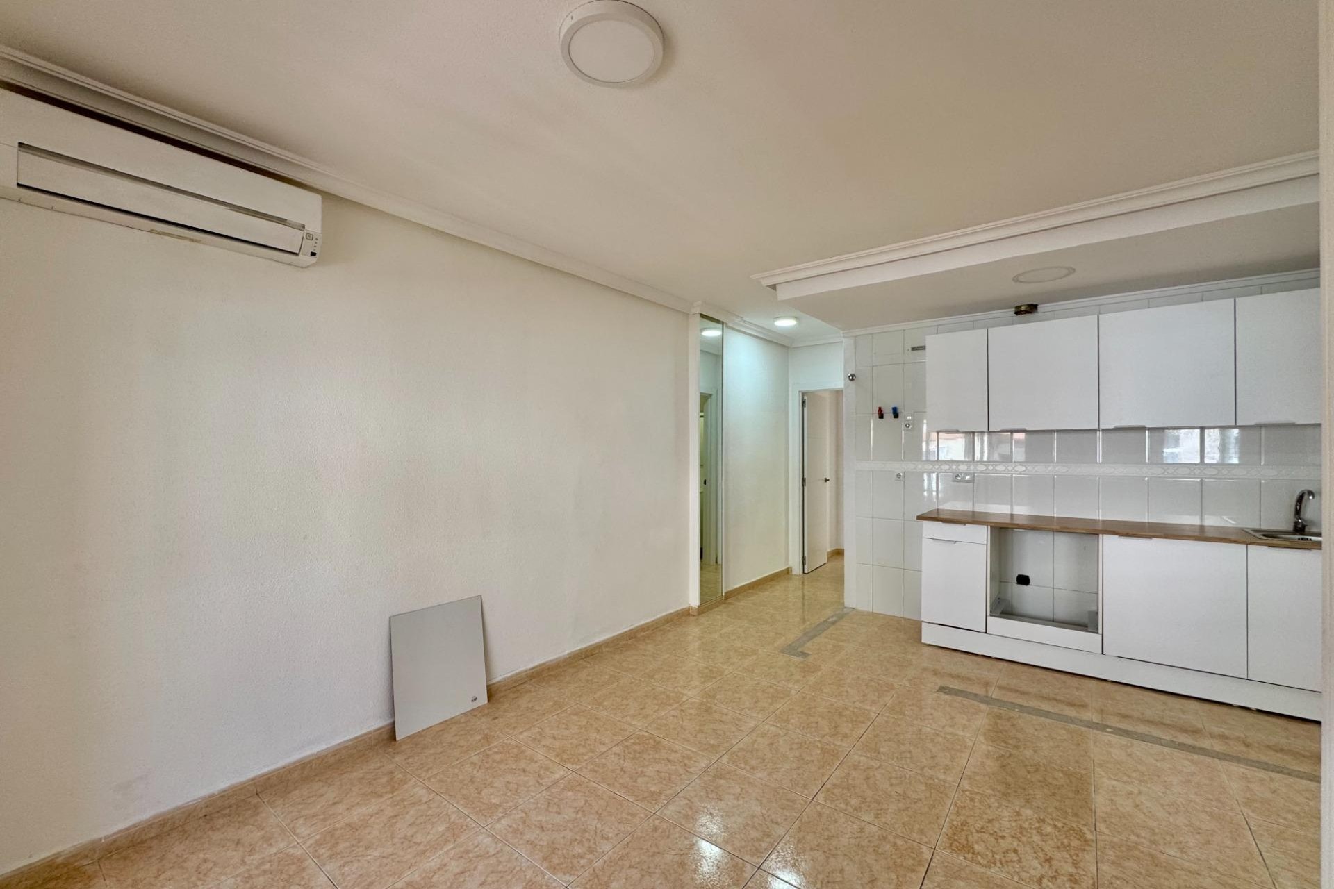 Resale - Apartment -
Torrevieja - Centro
