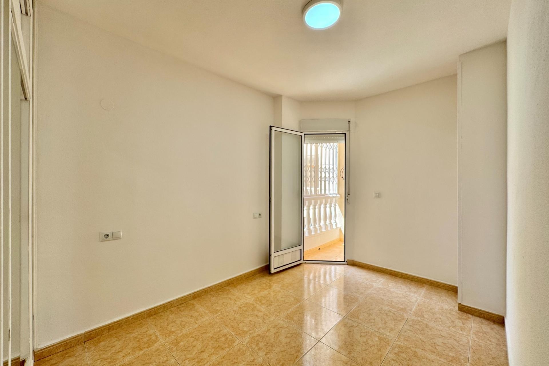 Resale - Apartment -
Torrevieja - Centro