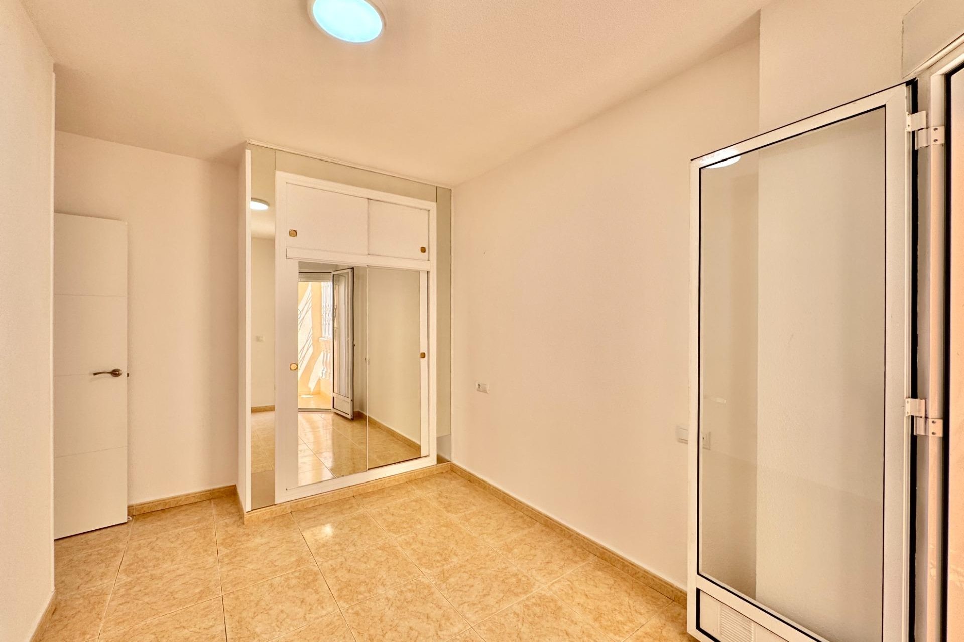 Resale - Apartment -
Torrevieja - Centro