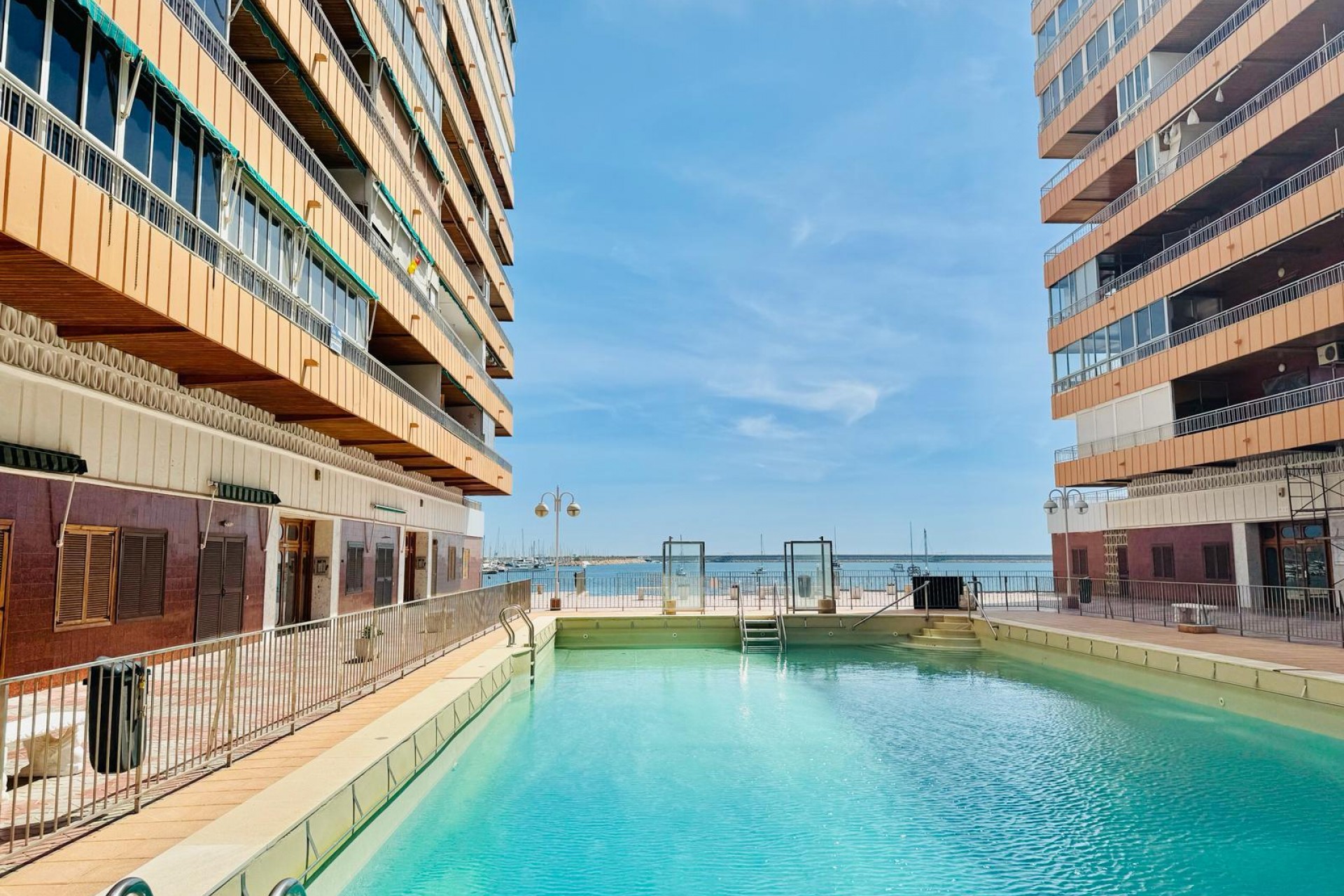 Resale - Apartment -
Torrevieja - Costa Blanca