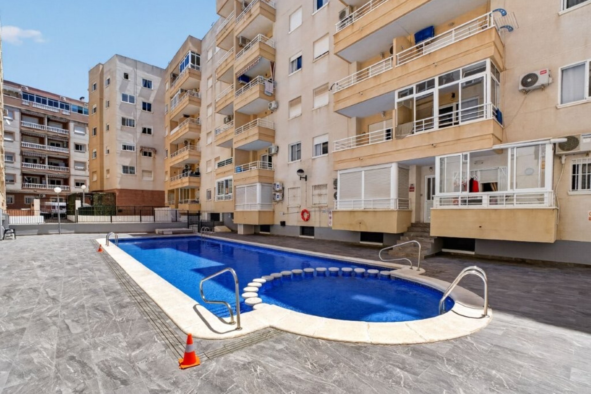 Resale - Apartment -
Torrevieja - Costa Blanca