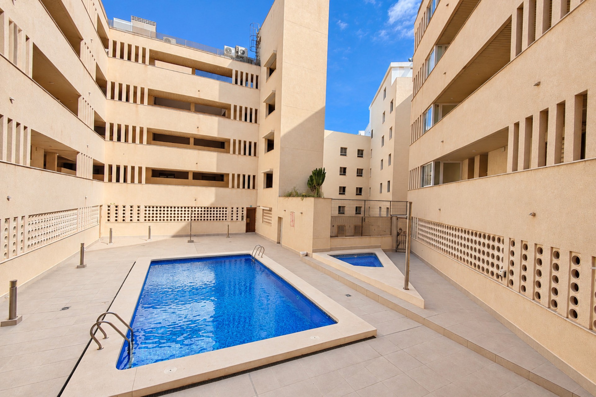 Resale - Apartment -
Torrevieja - Costa Blanca