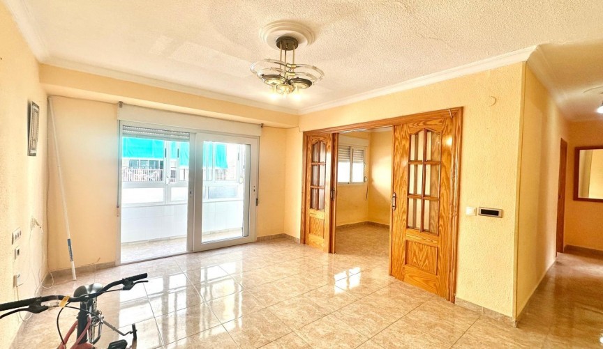 Resale - Apartment -
Torrevieja - Estacion De Autobuses