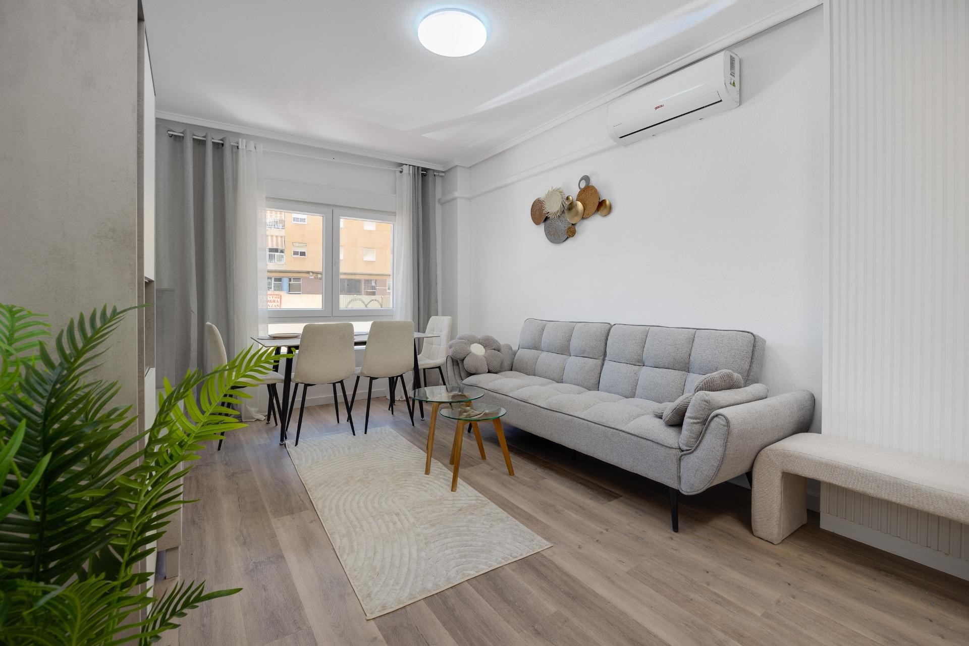 Resale - Apartment -
Torrevieja - Estacion De Autobuses