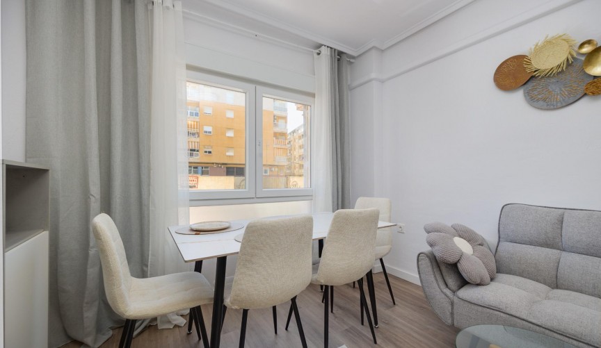 Resale - Apartment -
Torrevieja - Estacion De Autobuses