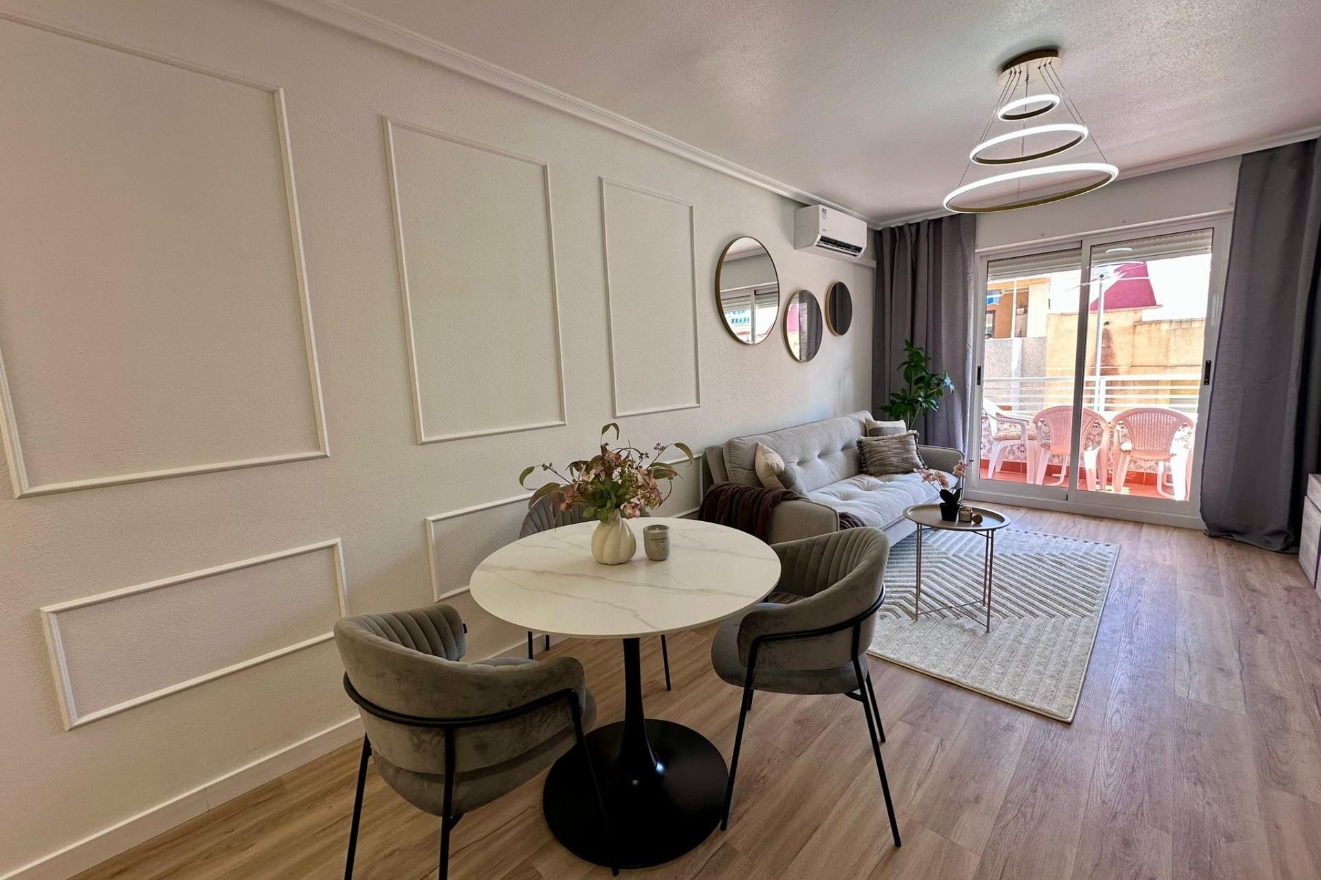 Resale - Apartment -
Torrevieja - Habaneras