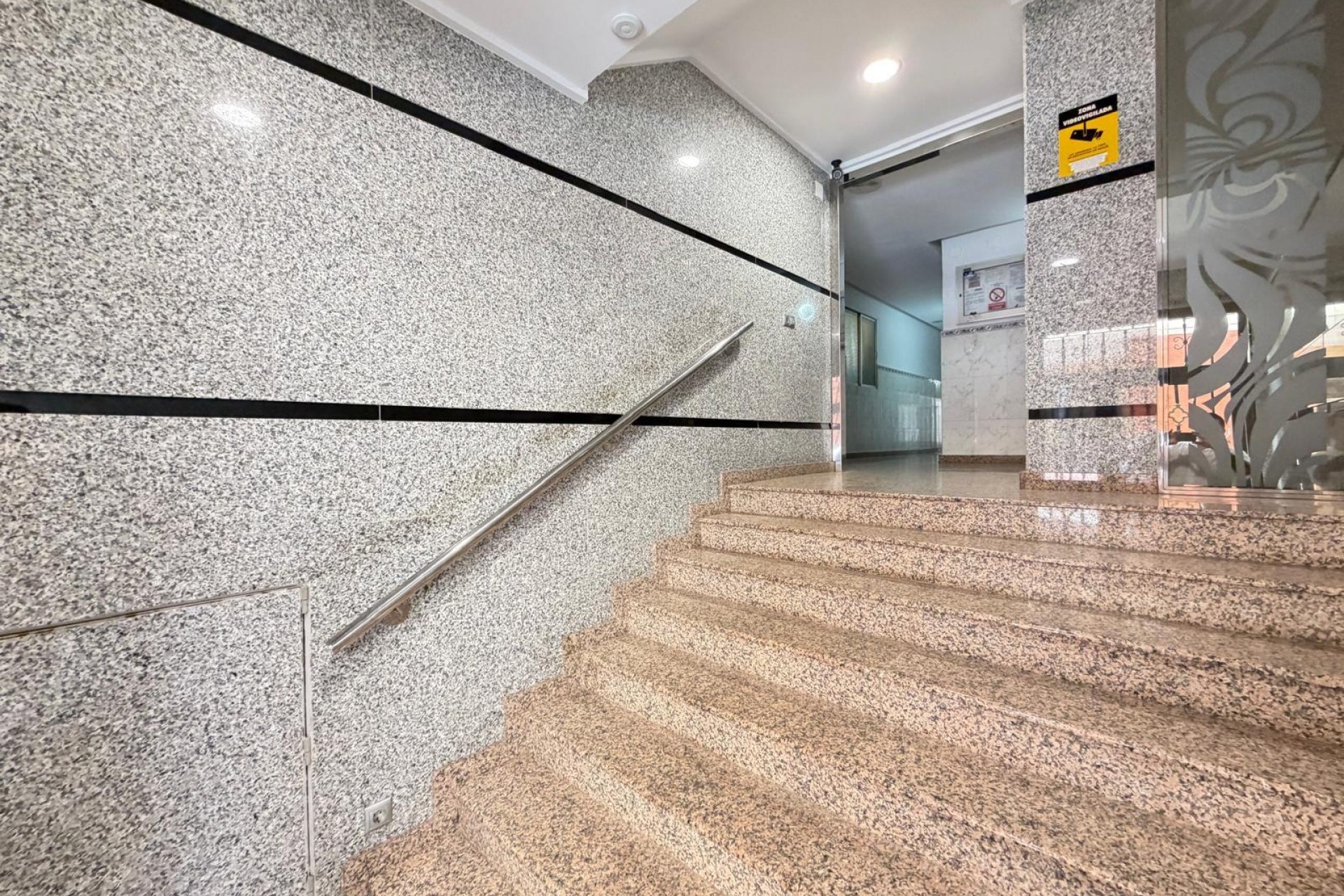 Resale - Apartment -
Torrevieja - Las Piscinas Naturales