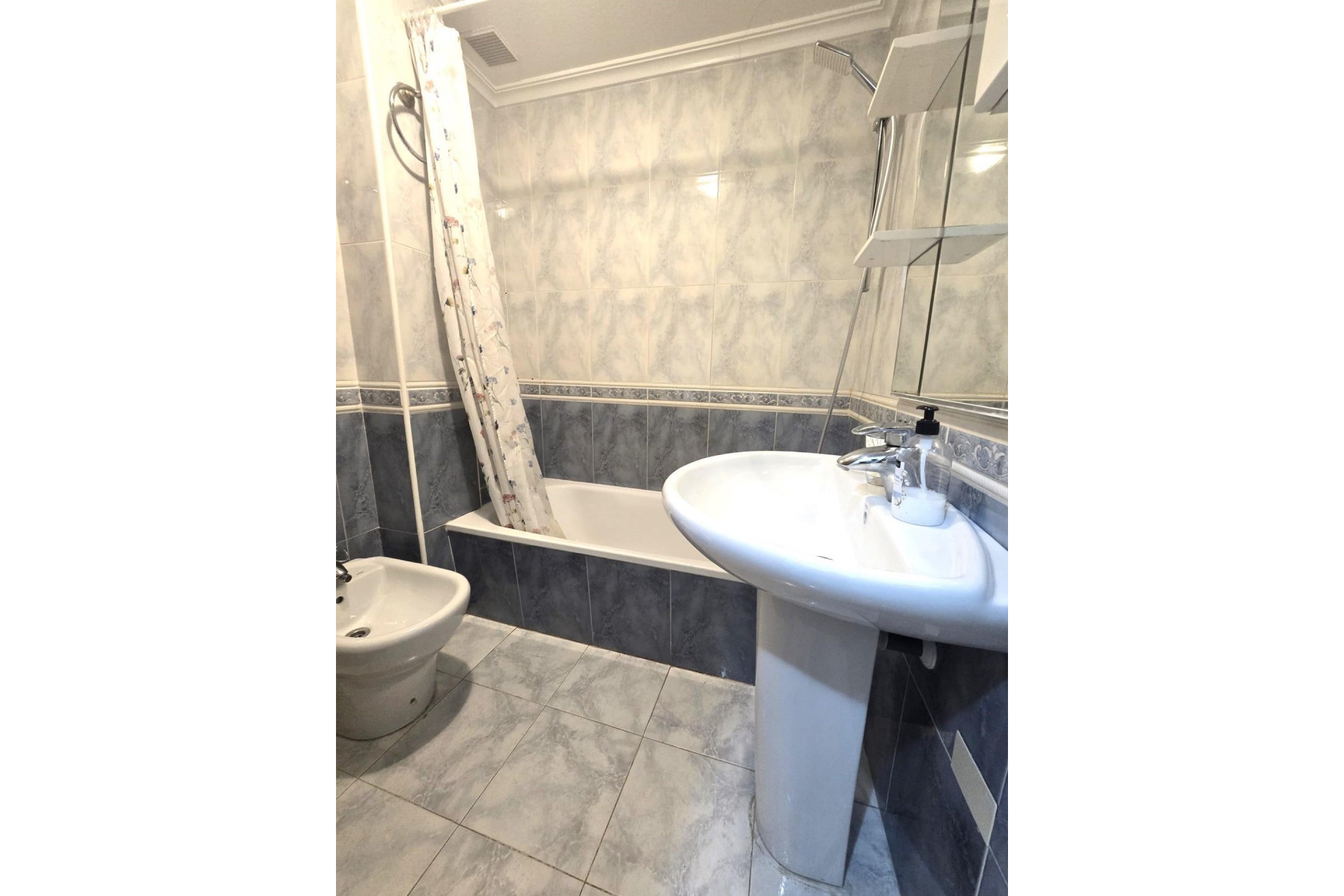 Resale - Apartment -
Torrevieja - Las Piscinas Naturales