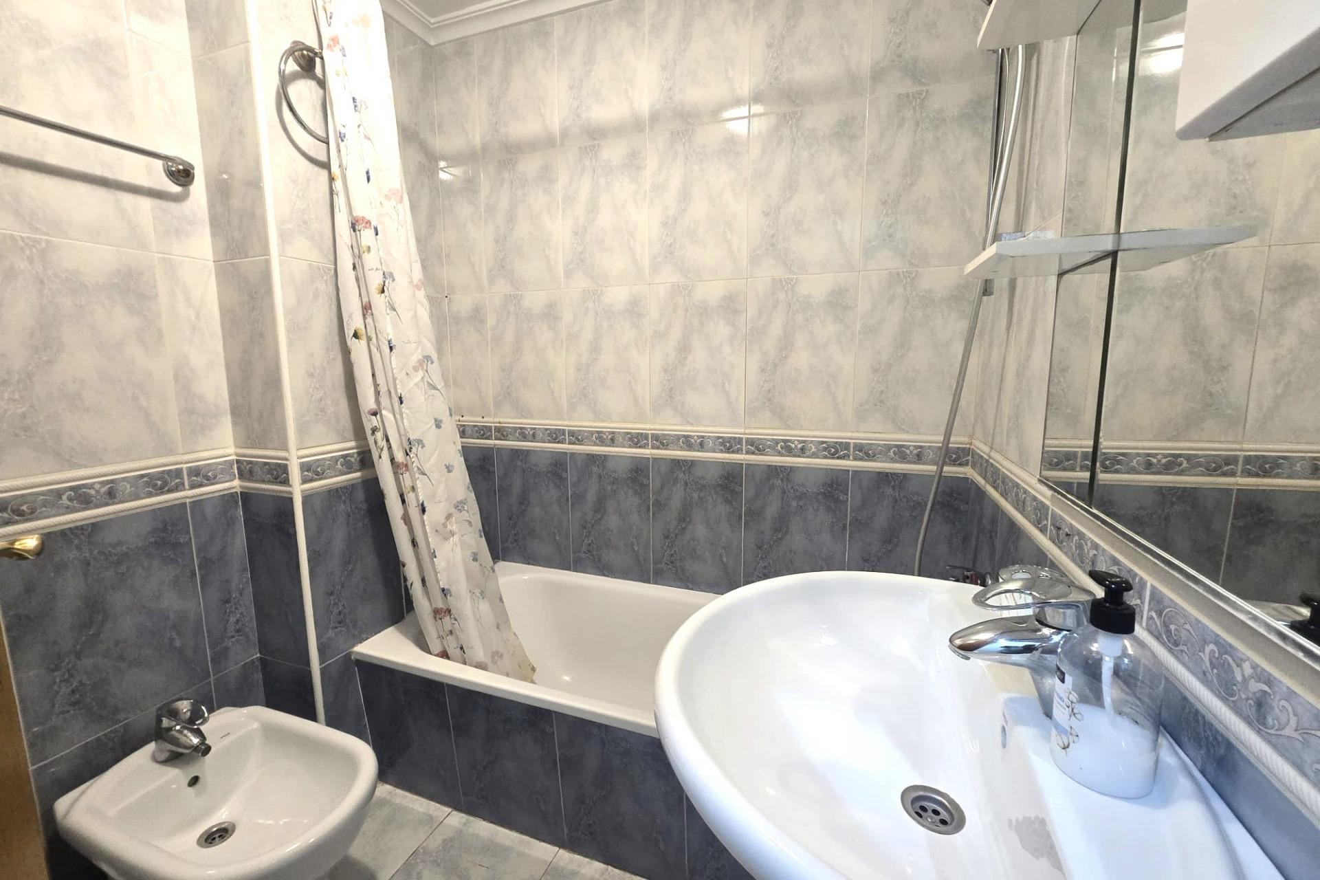 Resale - Apartment -
Torrevieja - Las Piscinas Naturales